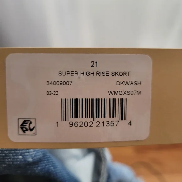 MADDEN NYC Juniors Plus Super High Rise Denim Skort - Picture 8 of 9